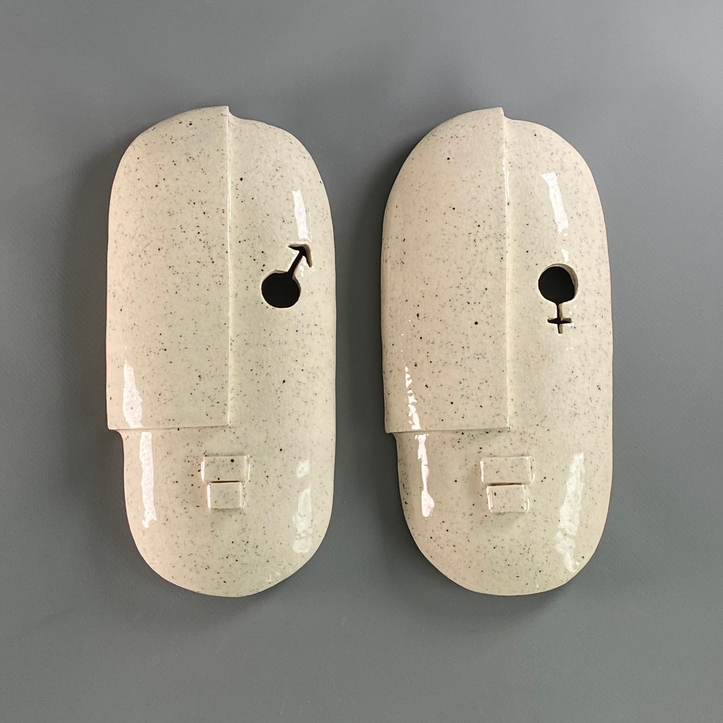 Masque en grès pigmenté blanc