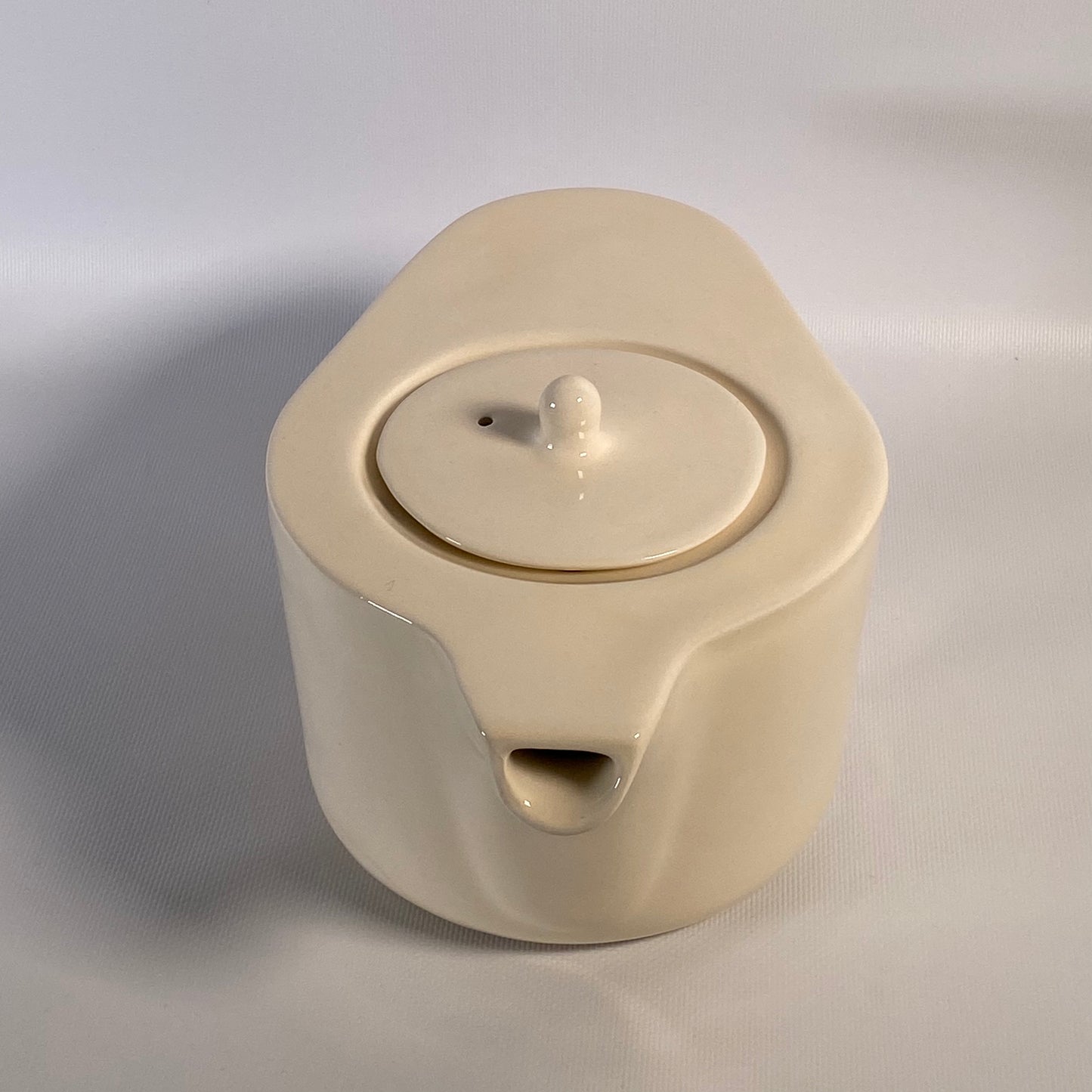 THÉIÈRE Sold Out