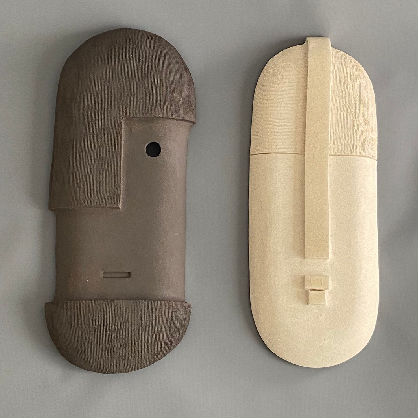 Masque en grès beige mat et brillant