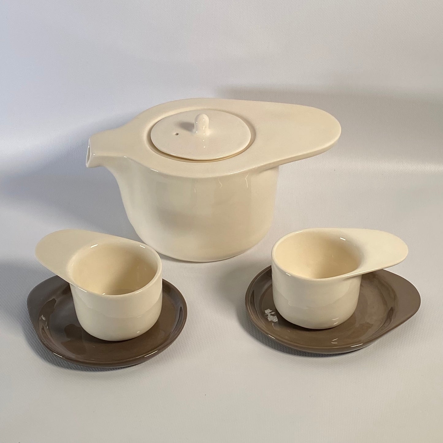 THÉIÈRE Sold Out